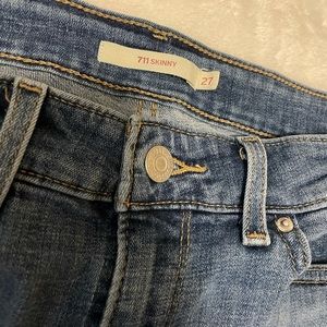 711 LEVI Skinny Jeans - Dark Wash